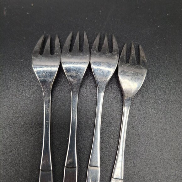 Oneida Lisbon Distinction Stainless Cocktail Forks Set Of 4 No Black Accent - Picture 5 of 6